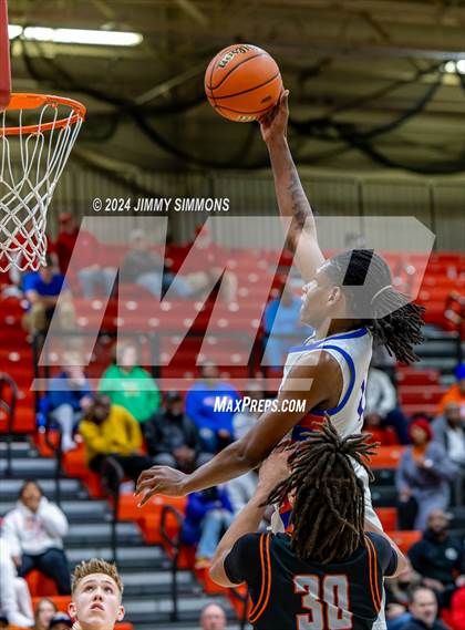 Thumbnail 2 in East St. Louis vs. Mt. Vernon (IHSA 3A Sectional Semifinals) photogallery.