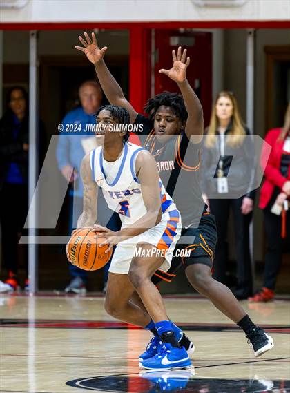 Thumbnail 3 in East St. Louis vs. Mt. Vernon (IHSA 3A Sectional Semifinals) photogallery.