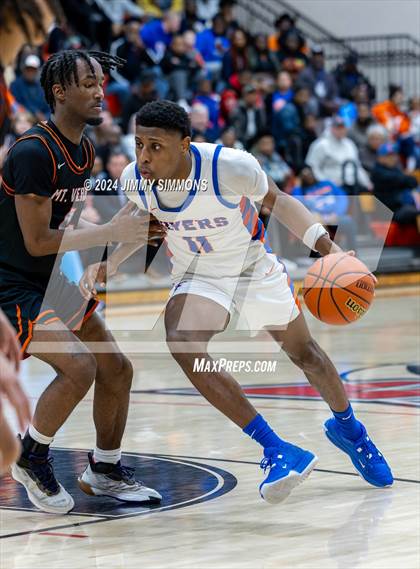 Thumbnail 2 in East St. Louis vs. Mt. Vernon (IHSA 3A Sectional Semifinals) photogallery.
