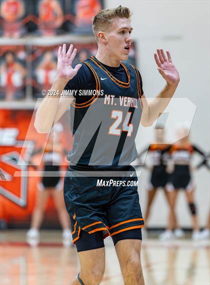 Thumbnail 3 in East St. Louis vs. Mt. Vernon (IHSA 3A Sectional Semifinals) photogallery.