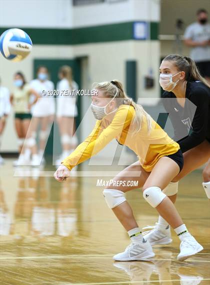 Thumbnail 3 in Marian vs. Marysville (Notre Dame Prep) photogallery.