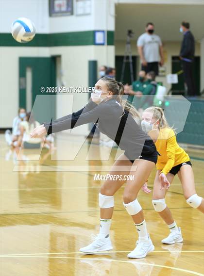 Thumbnail 3 in Marian vs. Marysville (Notre Dame Prep) photogallery.