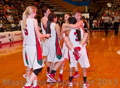 Thumbnail 1 in Lindsay vs Mendota (CIF CS D4 Final) photogallery.