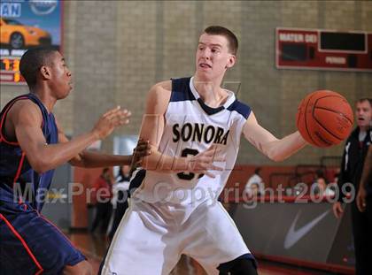 Thumbnail 2 in Sonora vs. Colony (Nike Extravaganza) photogallery.