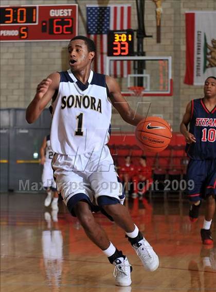 Thumbnail 3 in Sonora vs. Colony (Nike Extravaganza) photogallery.