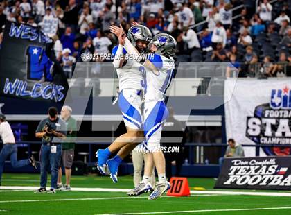 Thumbnail 2 in Westbrook vs. Gordon (UIL 1A D1 Football Final) photogallery.