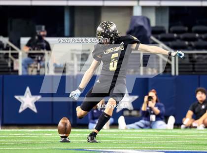 Thumbnail 3 in Westbrook vs. Gordon (UIL 1A D1 Football Final) photogallery.