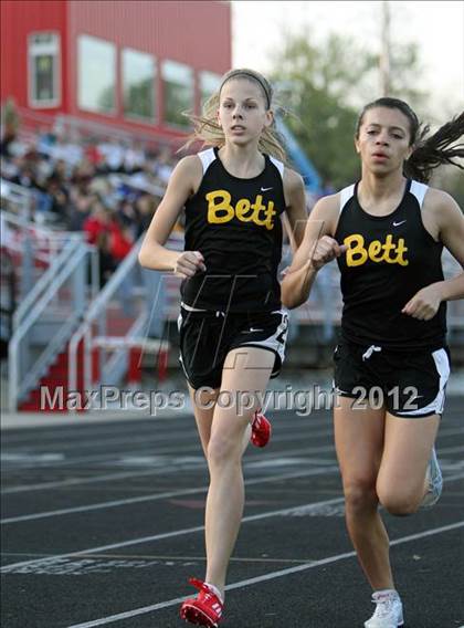 Thumbnail 1 in Iowa City Sherwood Relays (Hurdles/Running Events) photogallery.