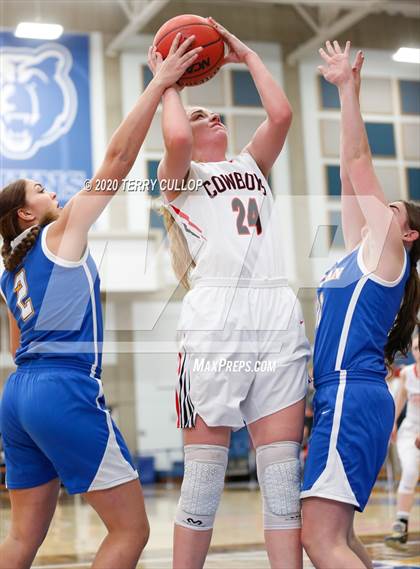 Thumbnail 2 in San Juan vs. Grantsville (UHSAA 3A Quarterfinal) photogallery.