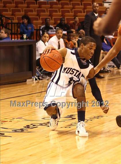 Thumbnail 3 in Capital Prep vs. Immaculate (CIAC Class S Final) photogallery.