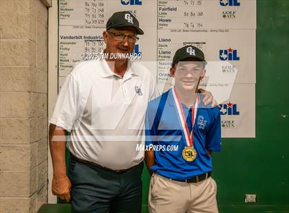 Thumbnail 2 in UIL 3A Boys Golf Awards photogallery.