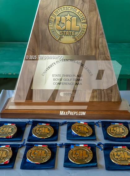 Thumbnail 1 in UIL 3A Boys Golf Awards photogallery.
