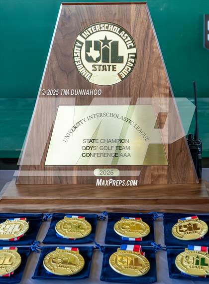 Thumbnail 2 in UIL 3A Boys Golf Awards photogallery.