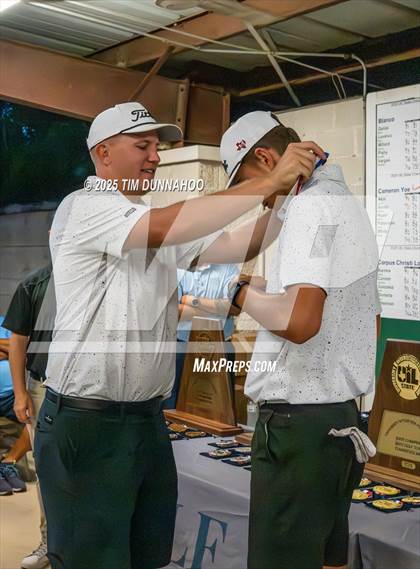 Thumbnail 2 in UIL 3A Boys Golf Awards photogallery.
