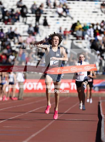 Thumbnail 1 in Penn Relays (Distance Medley) photogallery.