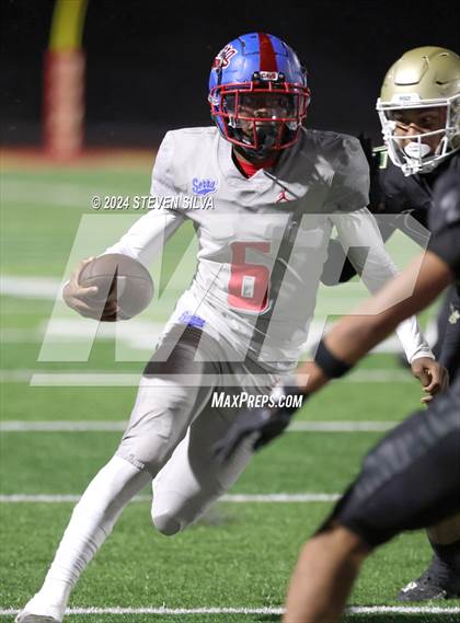 Thumbnail 2 in Long Beach Poly vs. Serra (Honor Bowl) photogallery.