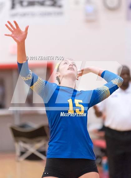 Thumbnail 2 in Jourdanton vs. Lago Vista (UIL 3A Bi-District) photogallery.