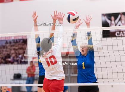 Thumbnail 3 in Jourdanton vs. Lago Vista (UIL 3A Bi-District) photogallery.