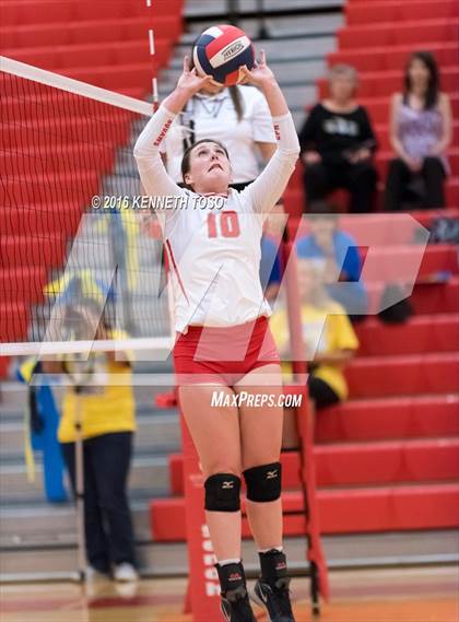 Thumbnail 2 in Jourdanton vs. Lago Vista (UIL 3A Bi-District) photogallery.