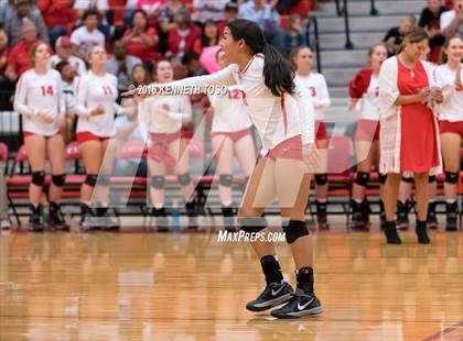Thumbnail 2 in Jourdanton vs. Lago Vista (UIL 3A Bi-District) photogallery.