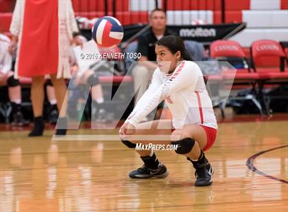 Thumbnail 1 in Jourdanton vs. Lago Vista (UIL 3A Bi-District) photogallery.
