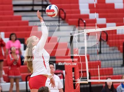 Thumbnail 2 in Jourdanton vs. Lago Vista (UIL 3A Bi-District) photogallery.