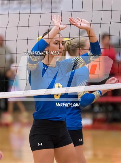 Thumbnail 2 in Jourdanton vs. Lago Vista (UIL 3A Bi-District) photogallery.