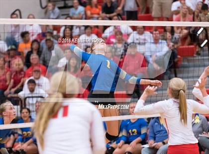 Thumbnail 3 in Jourdanton vs. Lago Vista (UIL 3A Bi-District) photogallery.