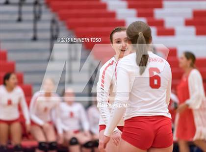 Thumbnail 2 in Jourdanton vs. Lago Vista (UIL 3A Bi-District) photogallery.