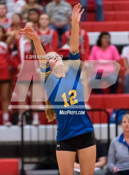 Thumbnail 2 in Jourdanton vs. Lago Vista (UIL 3A Bi-District) photogallery.