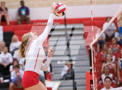 Thumbnail 1 in Jourdanton vs. Lago Vista (UIL 3A Bi-District) photogallery.