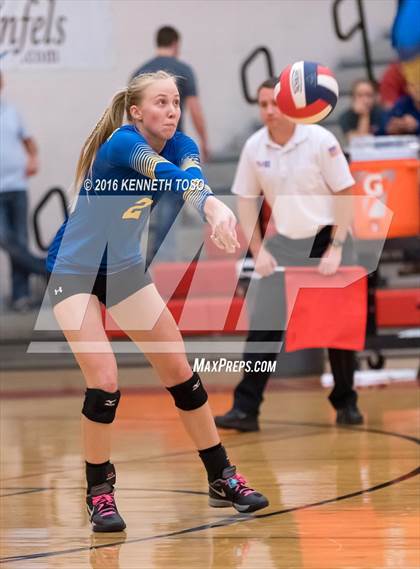 Thumbnail 3 in Jourdanton vs. Lago Vista (UIL 3A Bi-District) photogallery.