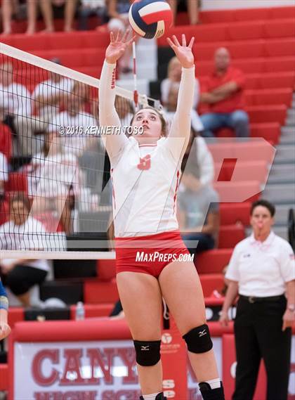 Thumbnail 3 in Jourdanton vs. Lago Vista (UIL 3A Bi-District) photogallery.