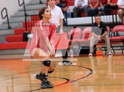 Thumbnail 1 in Jourdanton vs. Lago Vista (UIL 3A Bi-District) photogallery.