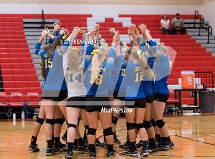 Thumbnail 1 in Jourdanton vs. Lago Vista (UIL 3A Bi-District) photogallery.