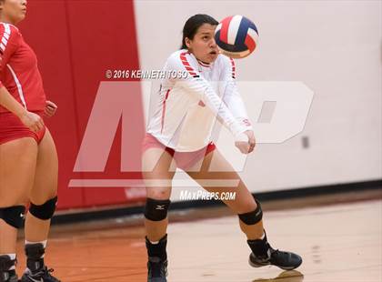 Thumbnail 3 in Jourdanton vs. Lago Vista (UIL 3A Bi-District) photogallery.