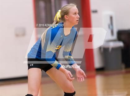 Thumbnail 3 in Jourdanton vs. Lago Vista (UIL 3A Bi-District) photogallery.