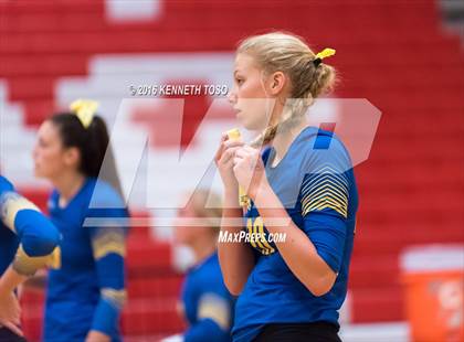Thumbnail 3 in Jourdanton vs. Lago Vista (UIL 3A Bi-District) photogallery.