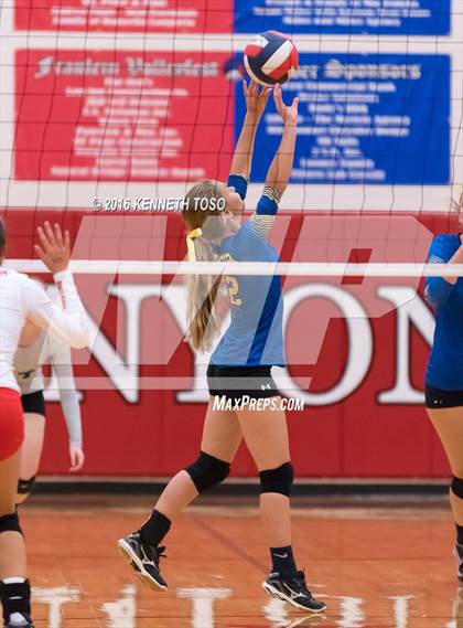 Thumbnail 1 in Jourdanton vs. Lago Vista (UIL 3A Bi-District) photogallery.