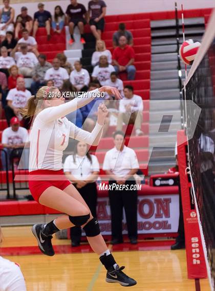 Thumbnail 3 in Jourdanton vs. Lago Vista (UIL 3A Bi-District) photogallery.