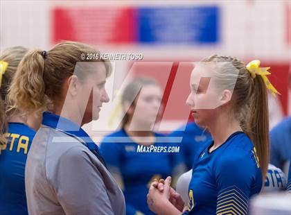 Thumbnail 3 in Jourdanton vs. Lago Vista (UIL 3A Bi-District) photogallery.