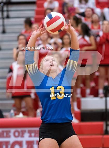 Thumbnail 2 in Jourdanton vs. Lago Vista (UIL 3A Bi-District) photogallery.