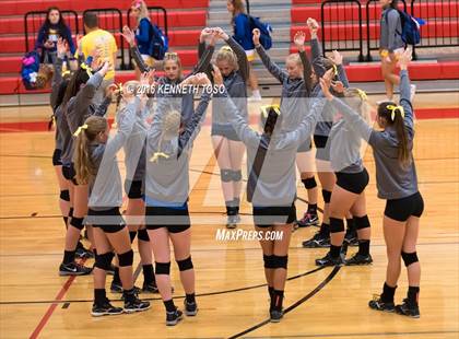 Thumbnail 3 in Jourdanton vs. Lago Vista (UIL 3A Bi-District) photogallery.