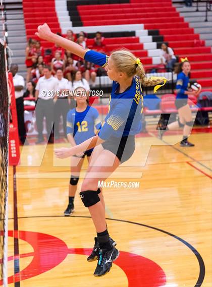 Thumbnail 2 in Jourdanton vs. Lago Vista (UIL 3A Bi-District) photogallery.