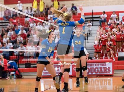 Thumbnail 3 in Jourdanton vs. Lago Vista (UIL 3A Bi-District) photogallery.
