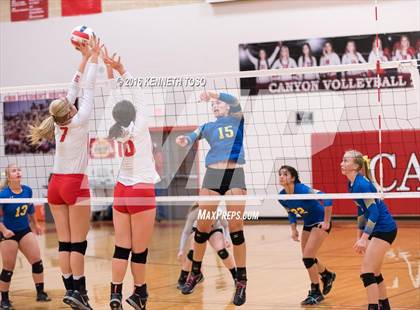 Thumbnail 3 in Jourdanton vs. Lago Vista (UIL 3A Bi-District) photogallery.