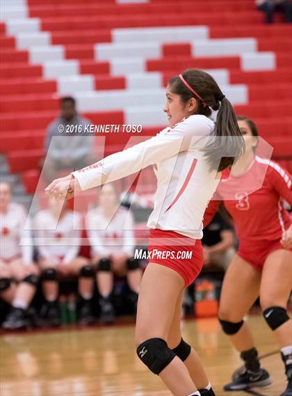 Thumbnail 2 in Jourdanton vs. Lago Vista (UIL 3A Bi-District) photogallery.