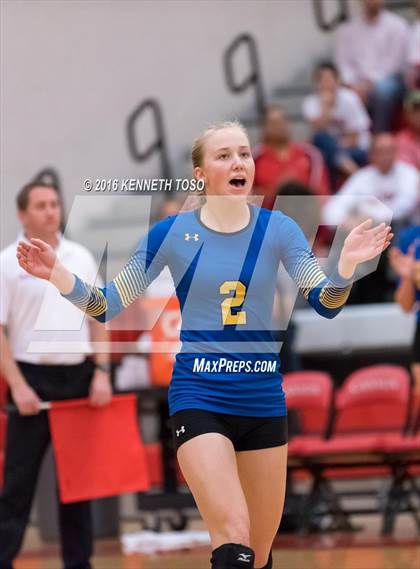 Thumbnail 2 in Jourdanton vs. Lago Vista (UIL 3A Bi-District) photogallery.