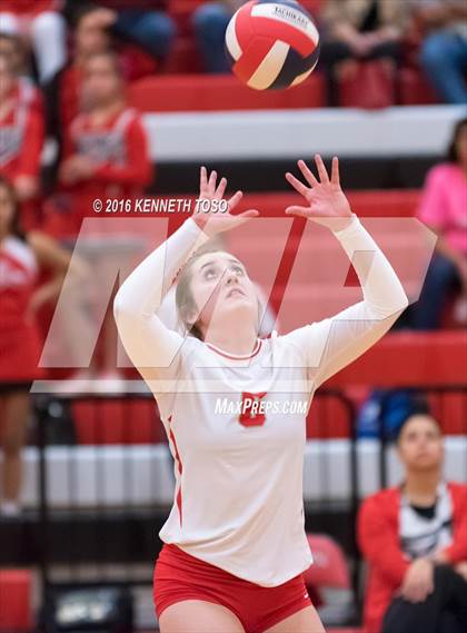 Thumbnail 1 in Jourdanton vs. Lago Vista (UIL 3A Bi-District) photogallery.