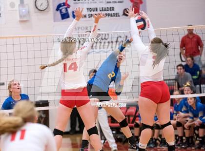 Thumbnail 2 in Jourdanton vs. Lago Vista (UIL 3A Bi-District) photogallery.
